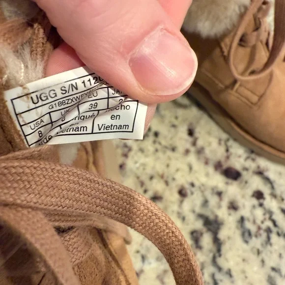 UGG Tan Boots with Cream Fur Lining - Picture 4 of 4